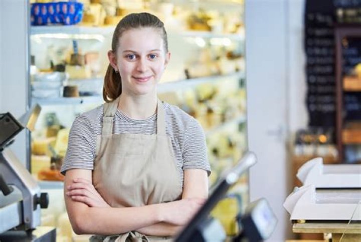 Are 14 year olds allowed to work UK?