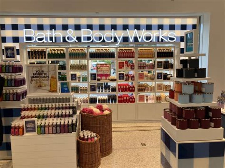 Can you be 17 and work at Bath and Body Works?
