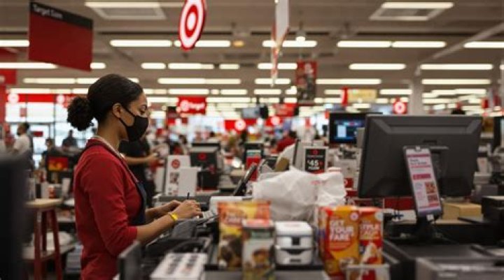 Does target hire at 15 in Illinois?