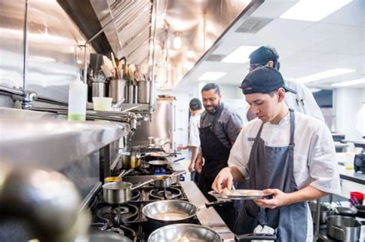 How many hours does a culinary chef work?