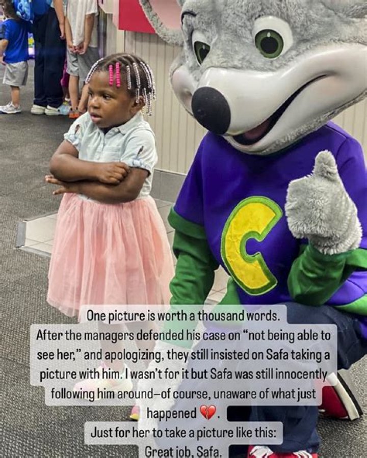 Is it hard to get a job at Chuck E Cheese?